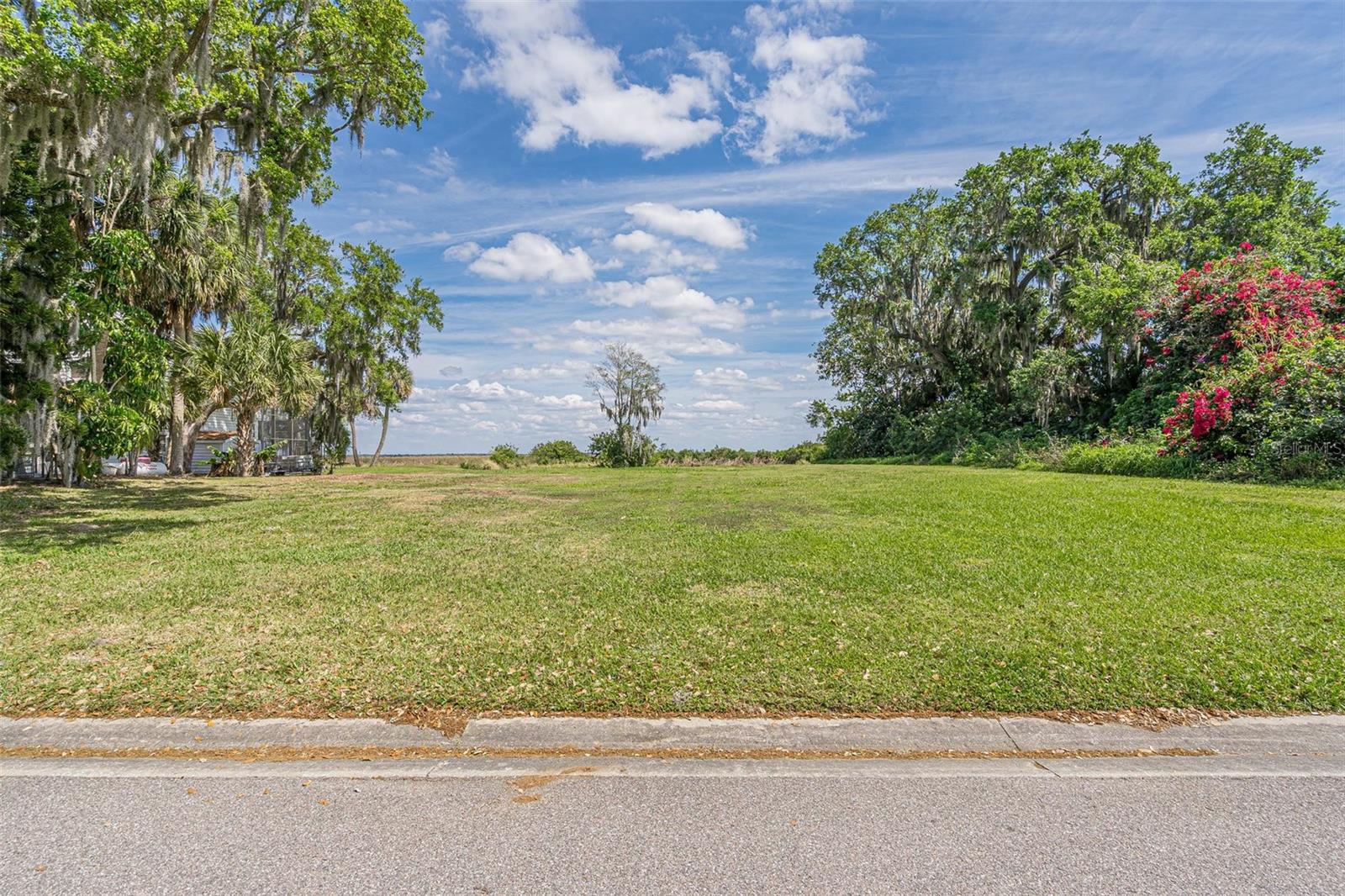 HIDDEN HARBOR - Land