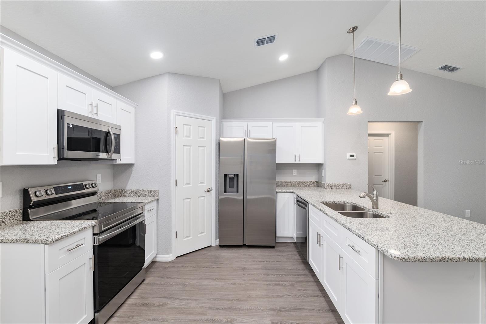 RAINBOW LAKES ESTATE - Residential