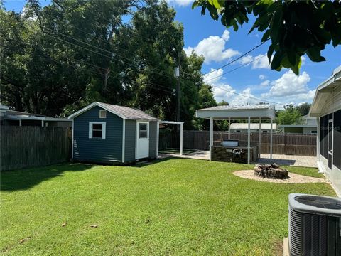 A home in LAKELAND