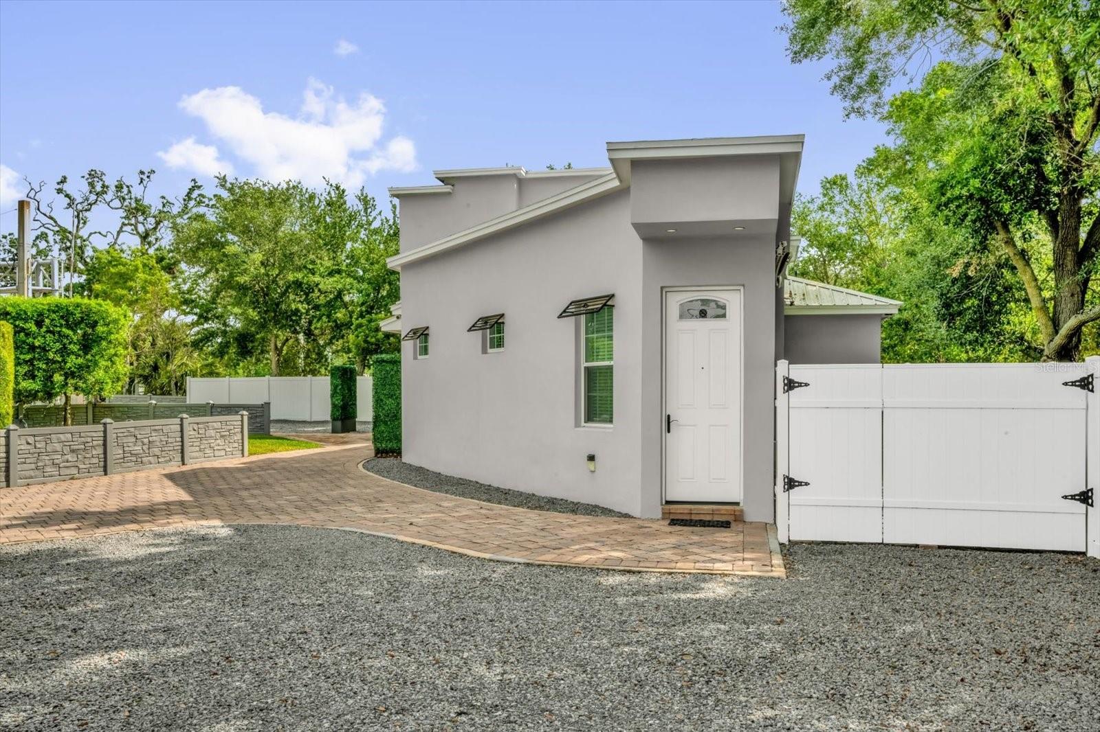 726/720 N PENNSYLVANIA AVENUE