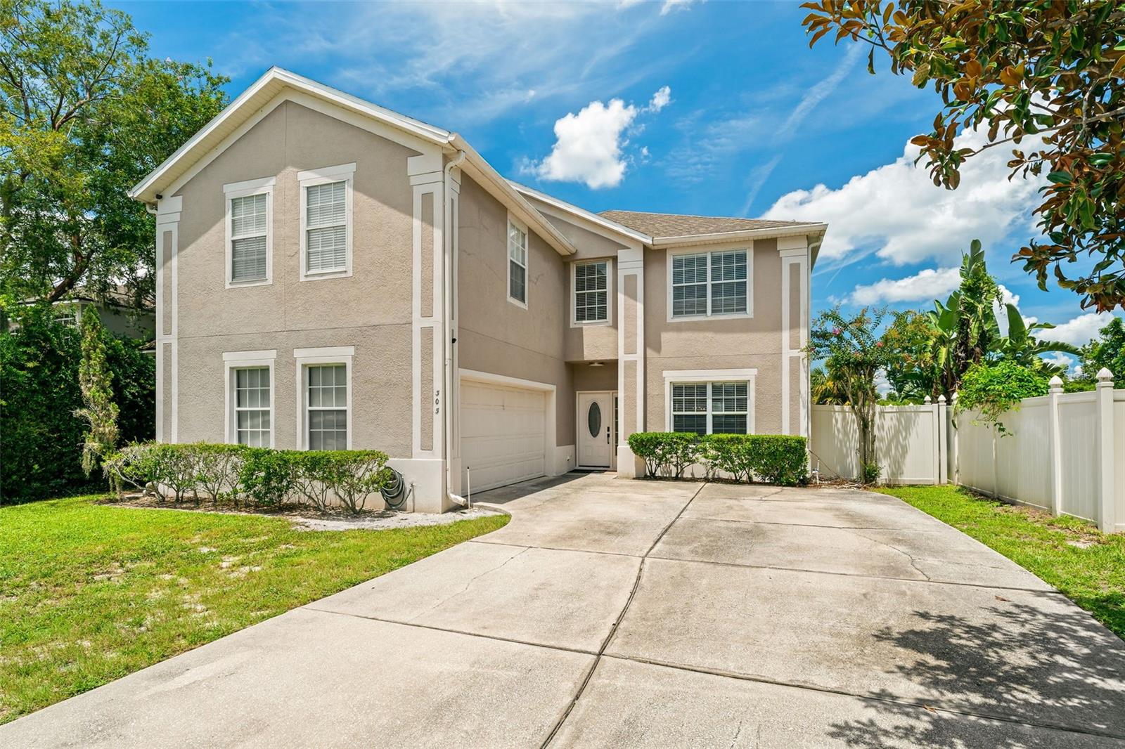 Amazing Longwood Plantation waterfront home. Lots of updates, master bath, fixtures, paint, ….Large 5 bedrooms, 4 bath two story home ready for move in . The home features close to 3500 sq ft of living space and an open floor plan, kitchen is open to family room. The first floor features a large living and formal dining area as well as a family room with fireplace with special built in feature, one bedroom and a huge kitchen. The kitchen includes a breakfast bar, center island, built in desk, closet pantry and plenty of cabinet counter space. Everything you need for dinner with the family or nights of entertaining. Entrance to the back cover/screened rear porch and view of the water. first floor has on bedroom and full bath, great guest space. The second level consists of 4 bedrooms and 3 full bathrooms as well as an oversized bonus room. The master suite will be your private get-a-way with a large layout, walk in closets, garden tub, dual sinks, separate standup shower , office or work out room and much more. This home is close to area schools, local shopping, dining and access to major roadways.
