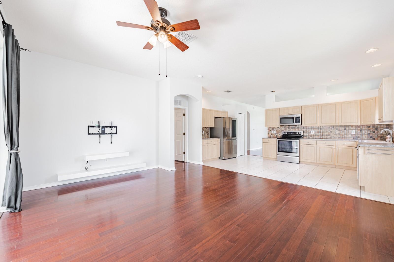 SUNCOAST MEADOWS INCREMENT 01 - Residential Lease