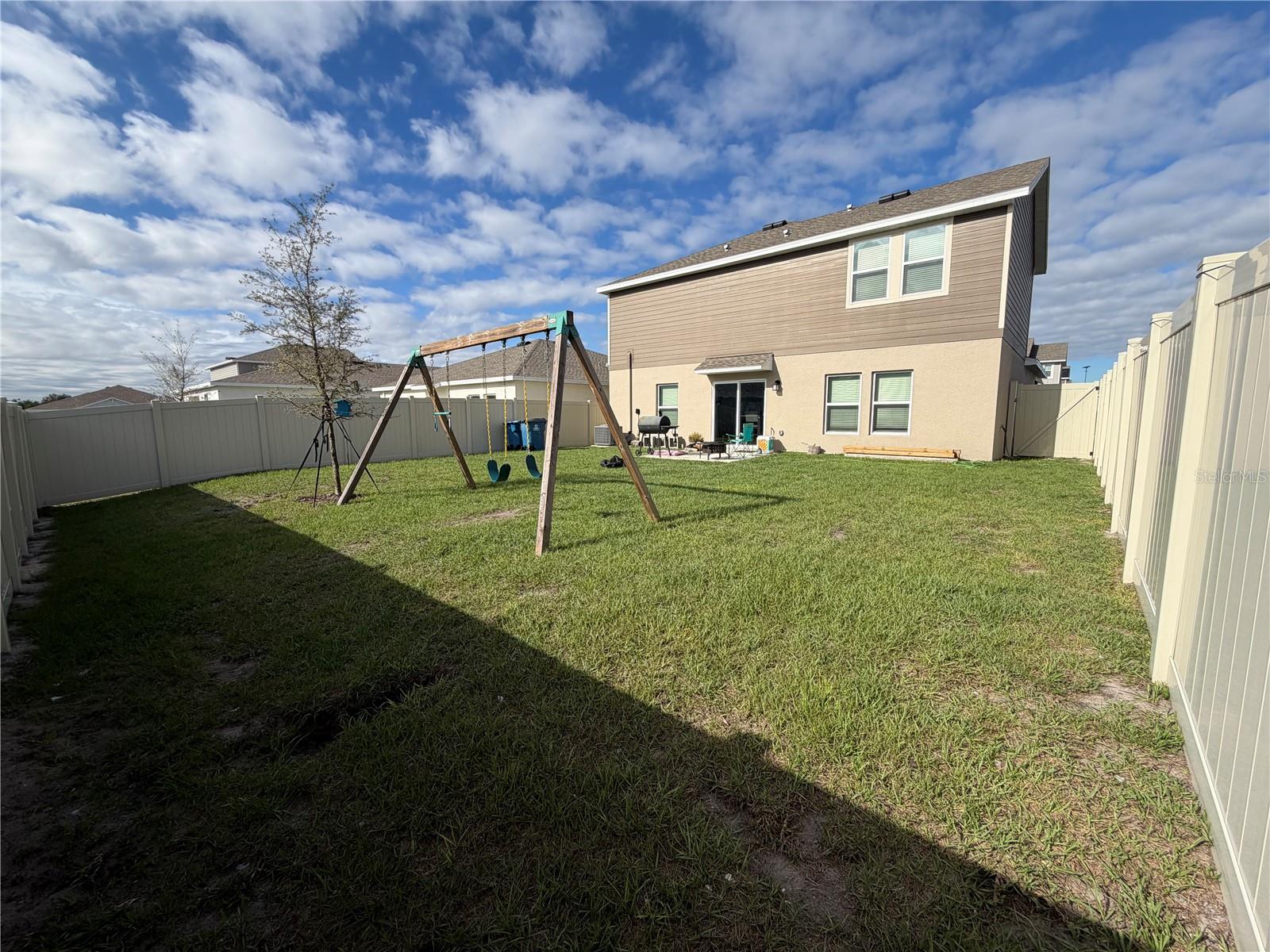 RANCHES/LK MCLEOD II - Residential Lease