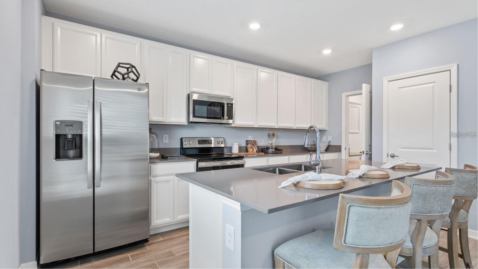 RANCHES/LK MCLEOD II - Residential Lease