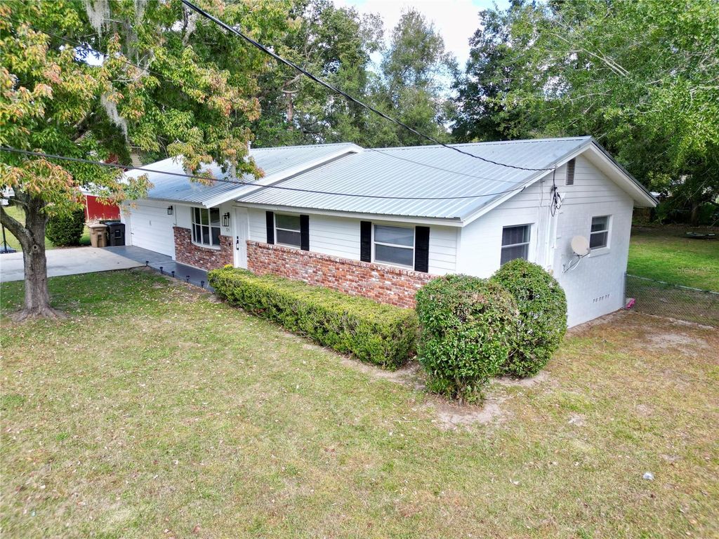 Photo of 525 NE 21st Avenue, Ocala, FL 34470 (MLS # OM712945)