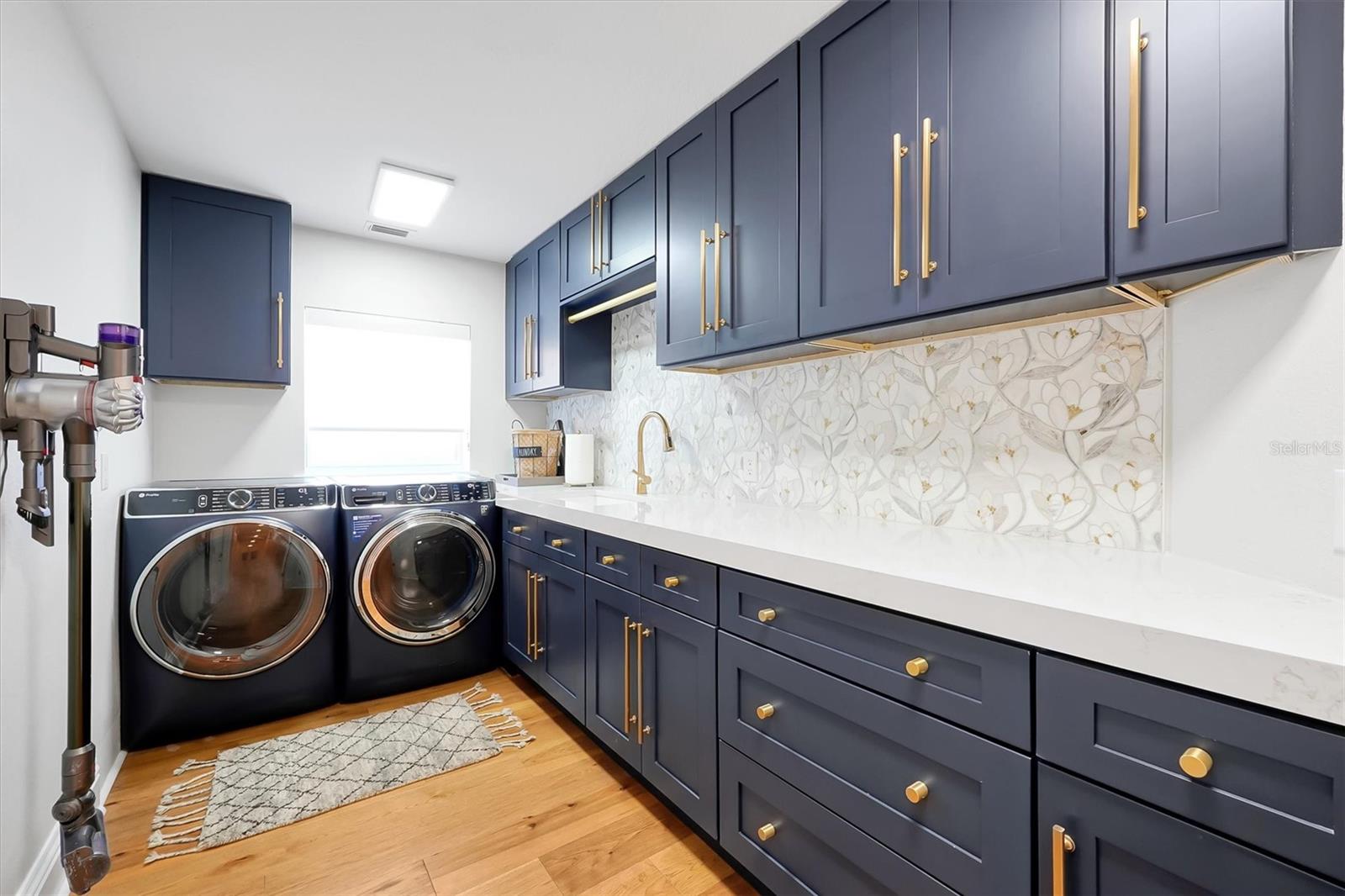 DAVIS SHORES - Residential