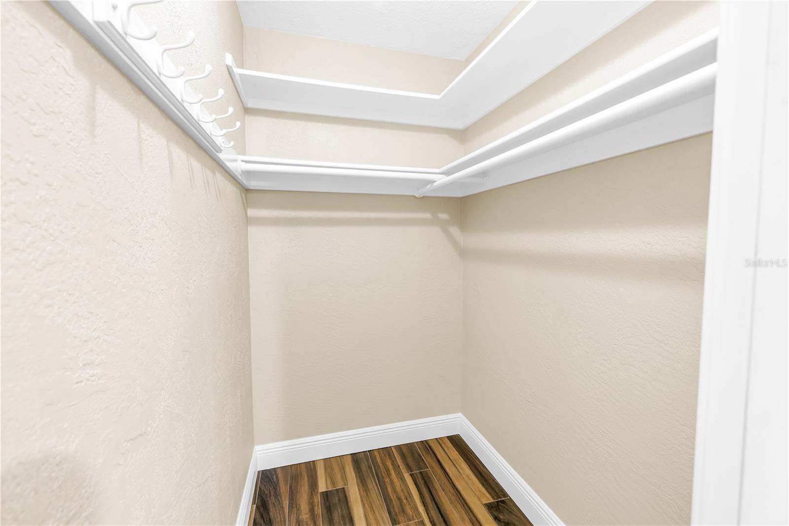 CANTERBURY CHASE - Residential