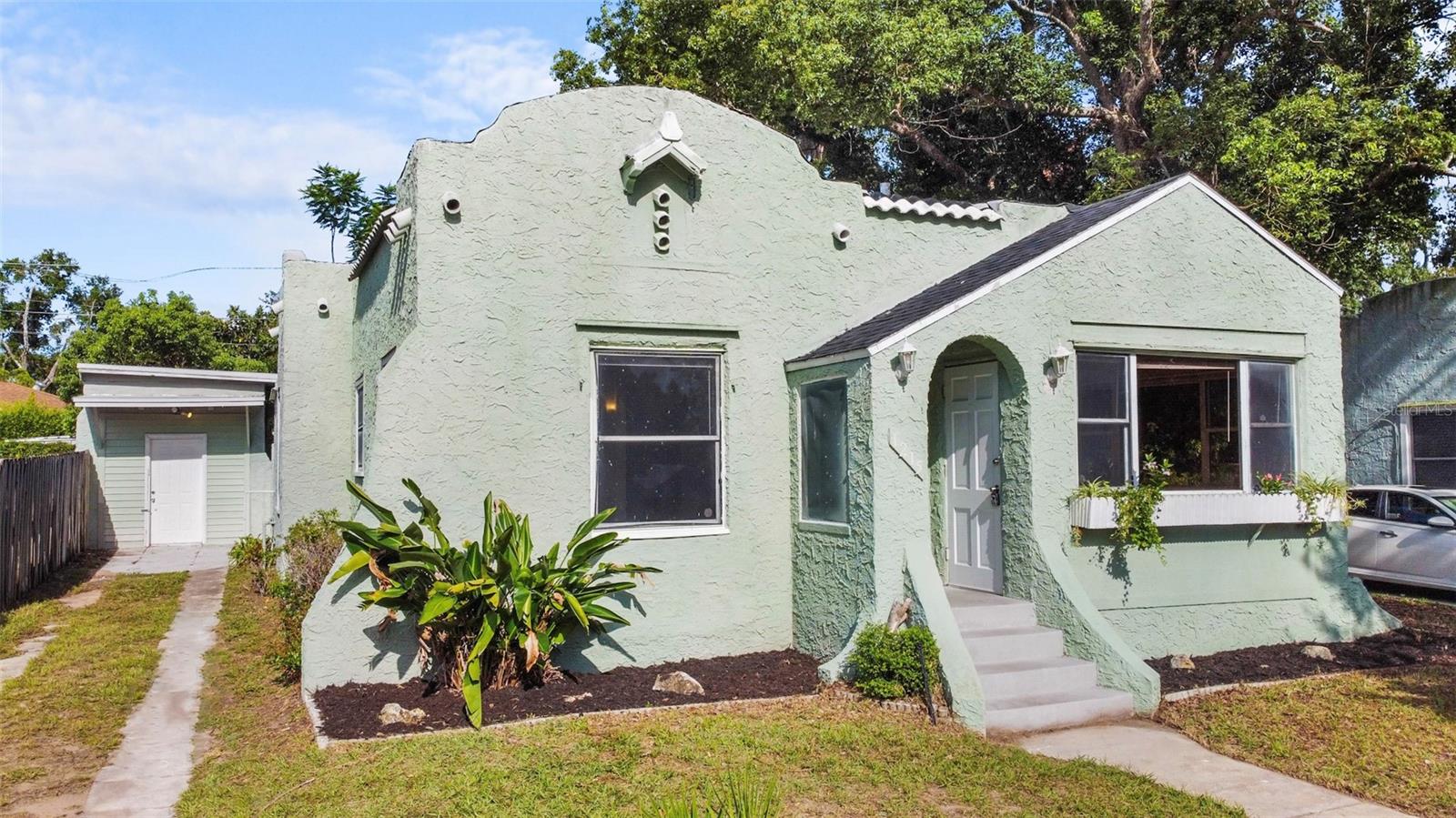 1215 6TH STREET