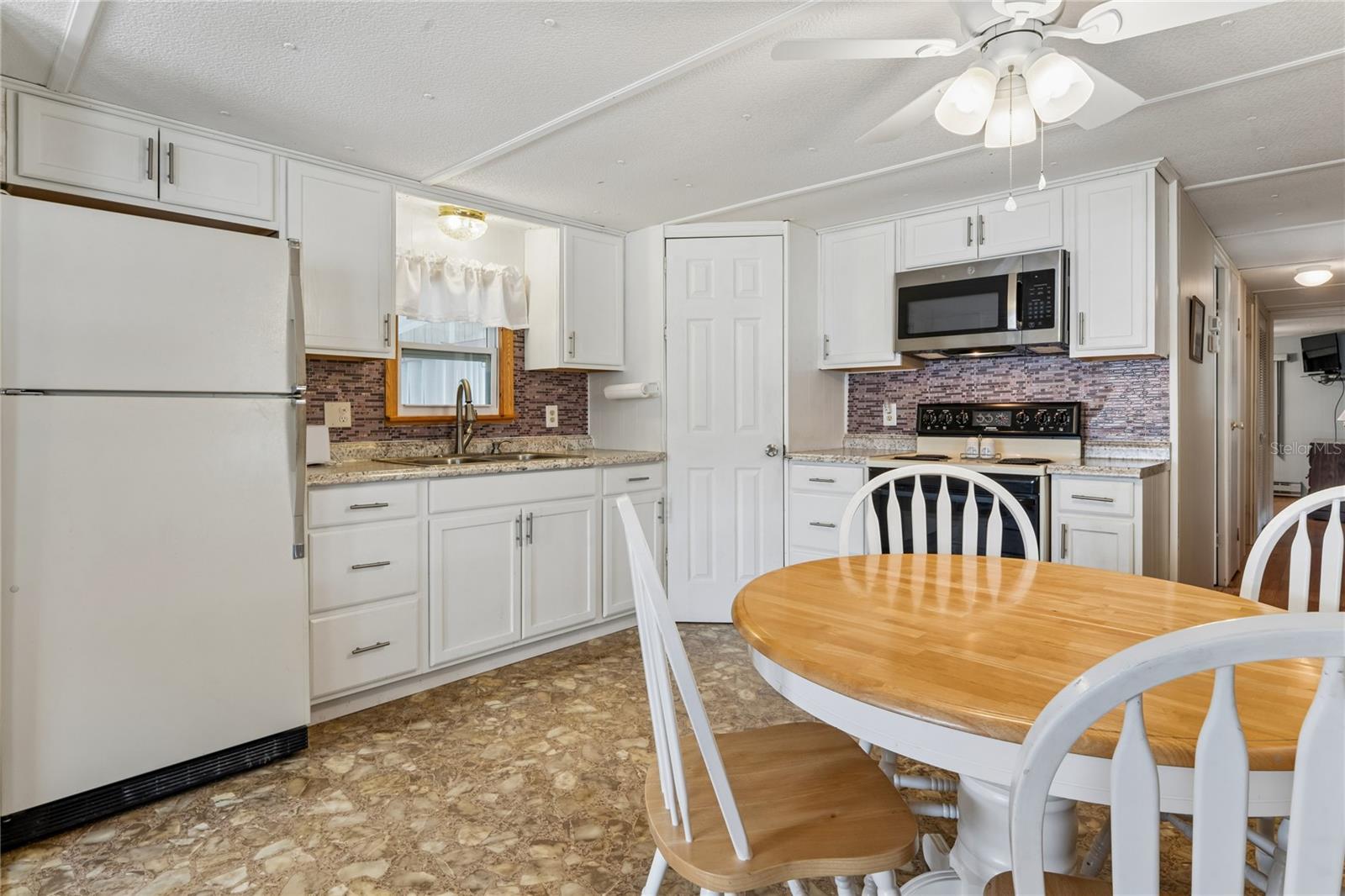 SLEEPY HOLLOW MOBILE ESTATES - Residential