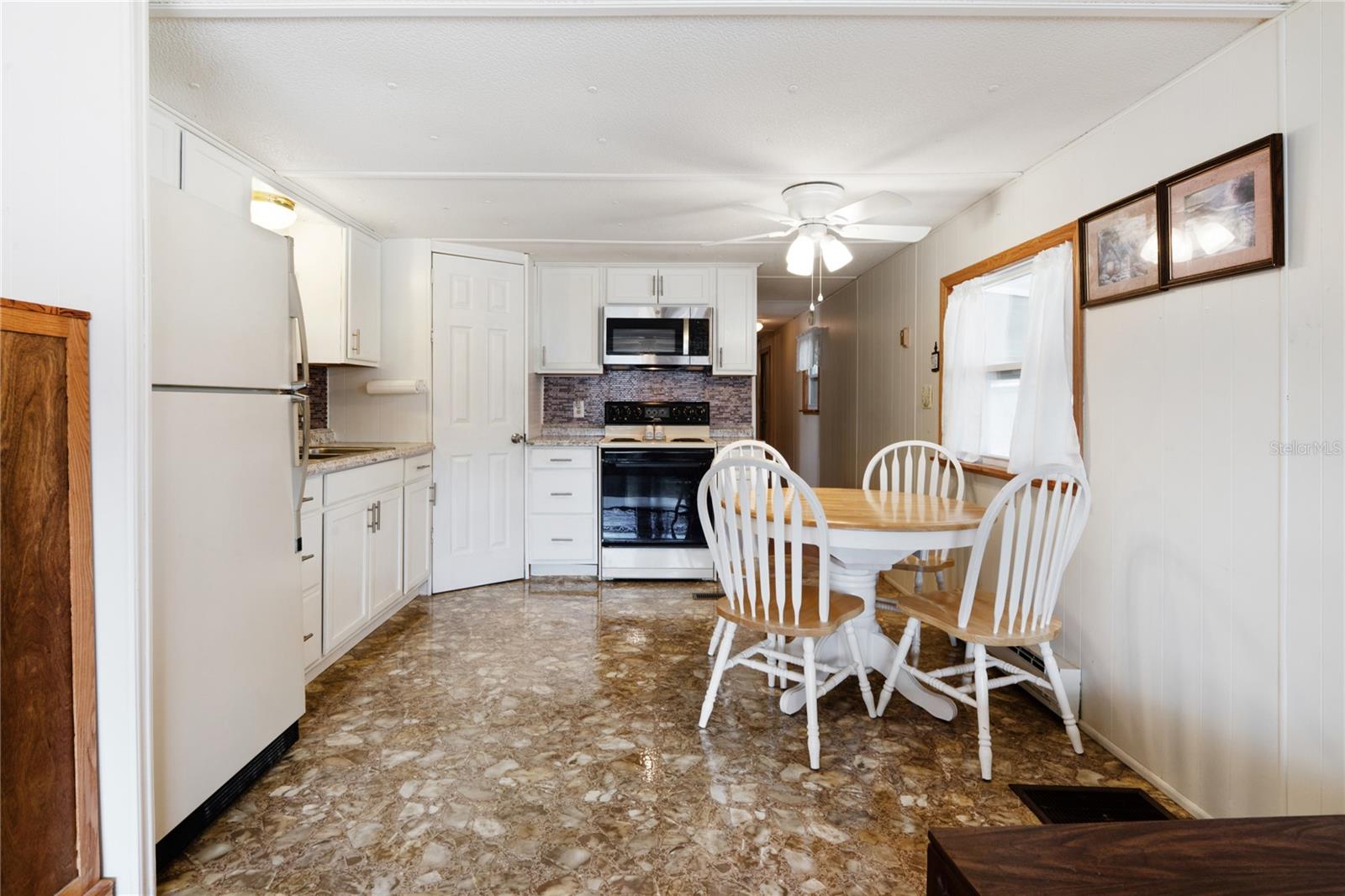 SLEEPY HOLLOW MOBILE ESTATES - Residential