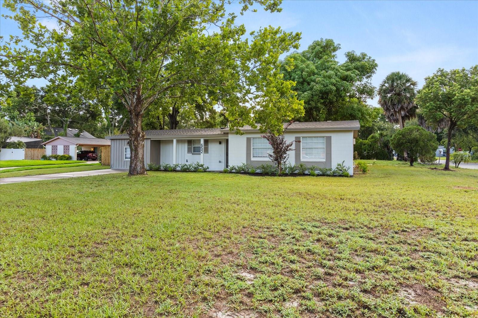 652 SHERWOOD COURT