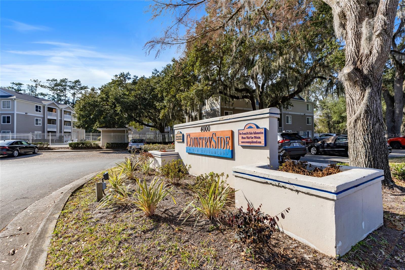 COUNTRYSIDE UNIVERSITY - Residential