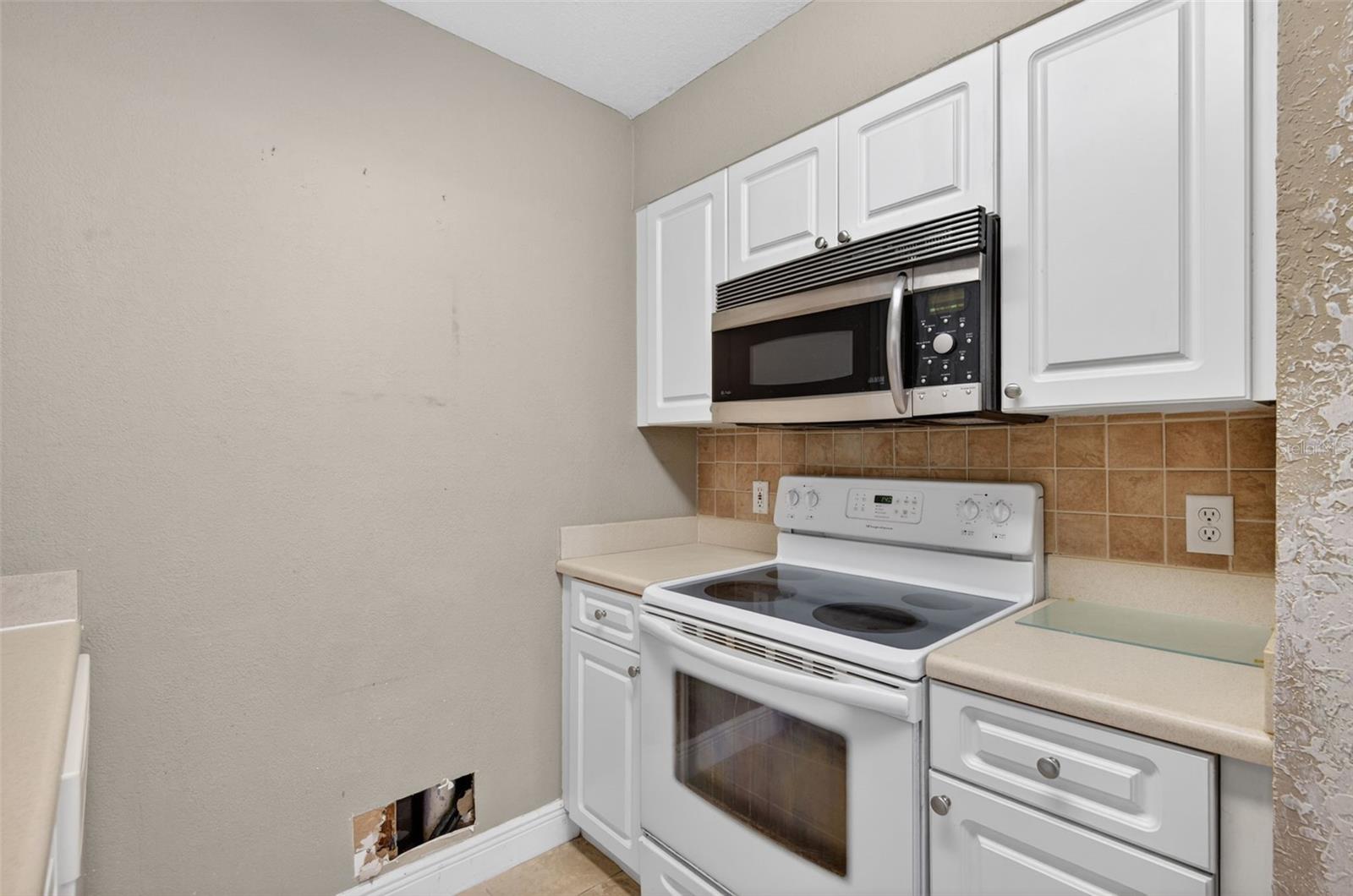 WHISPERING OAKS - Residential
