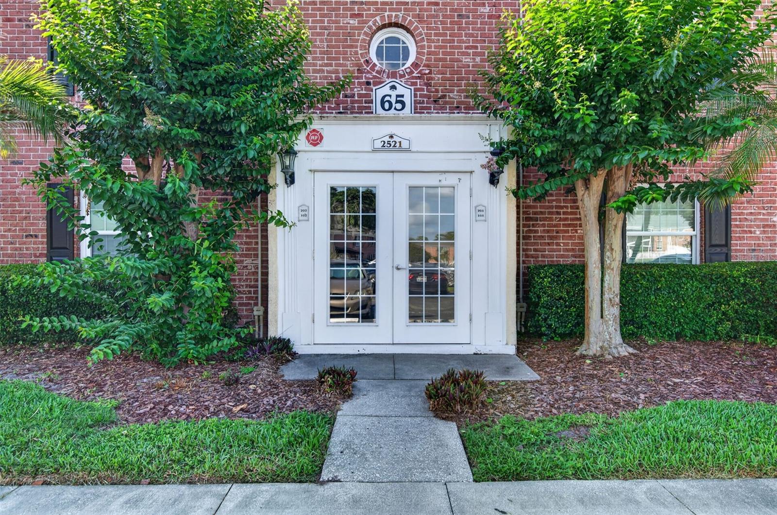 WHISPERING OAKS - Residential