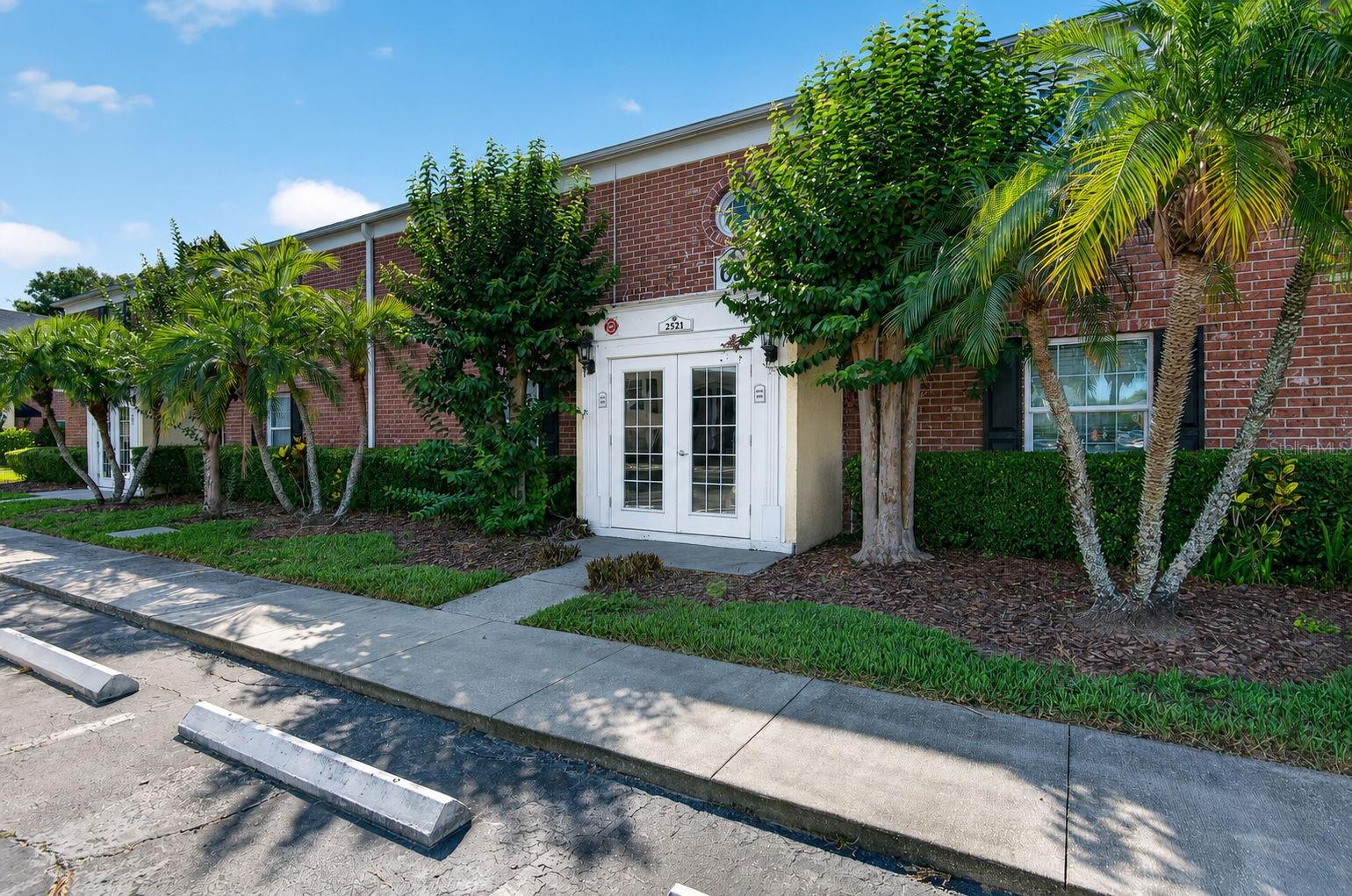 WHISPERING OAKS - Residential