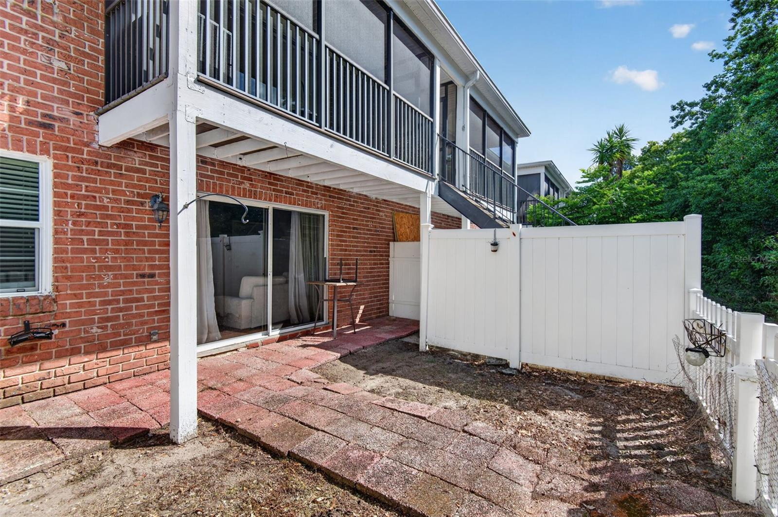 WHISPERING OAKS - Residential