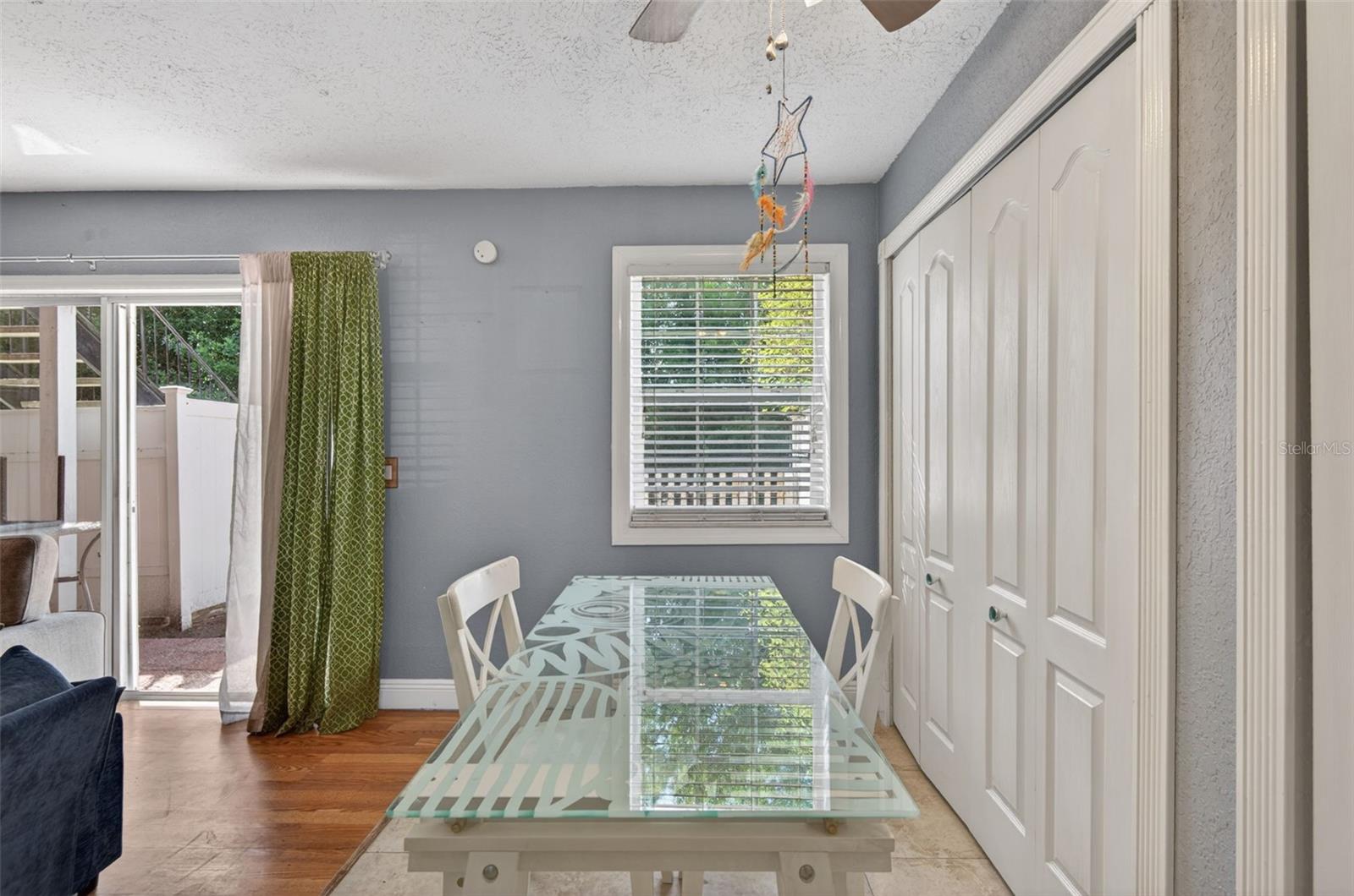 WHISPERING OAKS - Residential