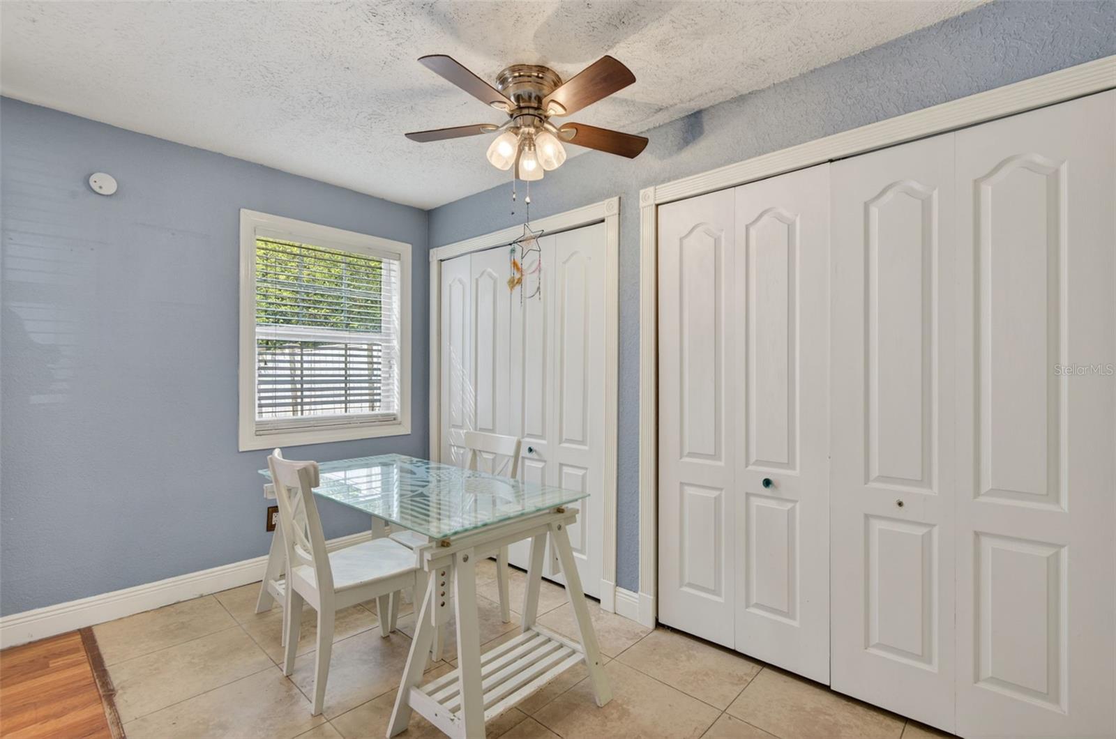 WHISPERING OAKS - Residential