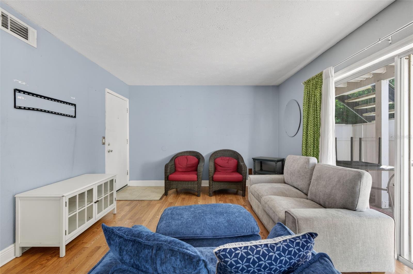 WHISPERING OAKS - Residential