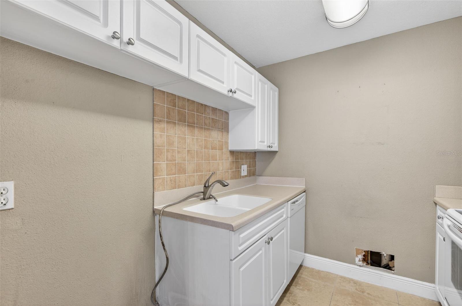 WHISPERING OAKS - Residential