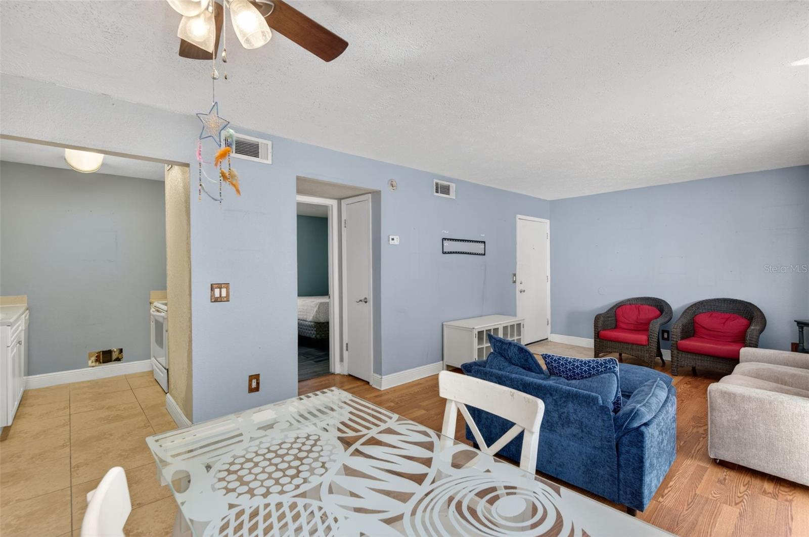 WHISPERING OAKS - Residential