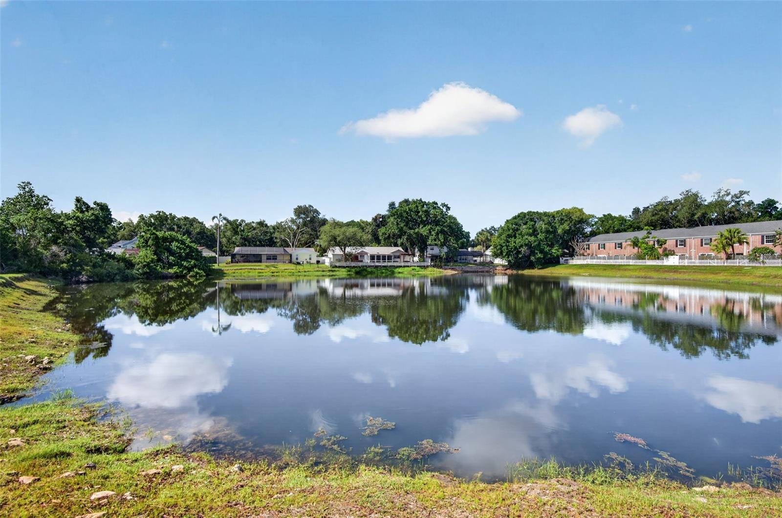 WHISPERING OAKS - Residential