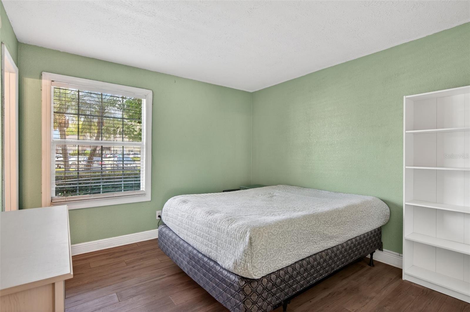 WHISPERING OAKS - Residential