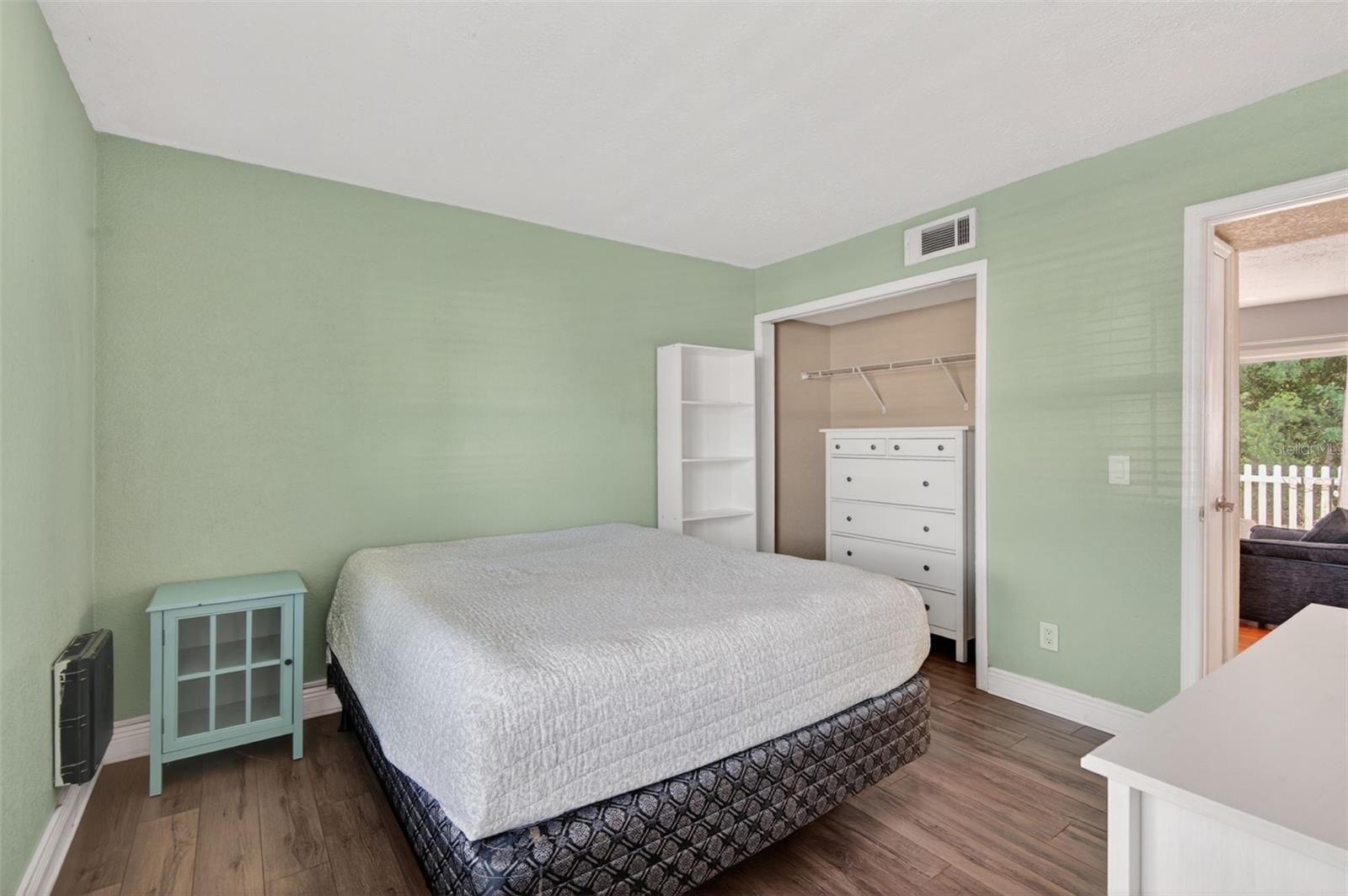 WHISPERING OAKS - Residential