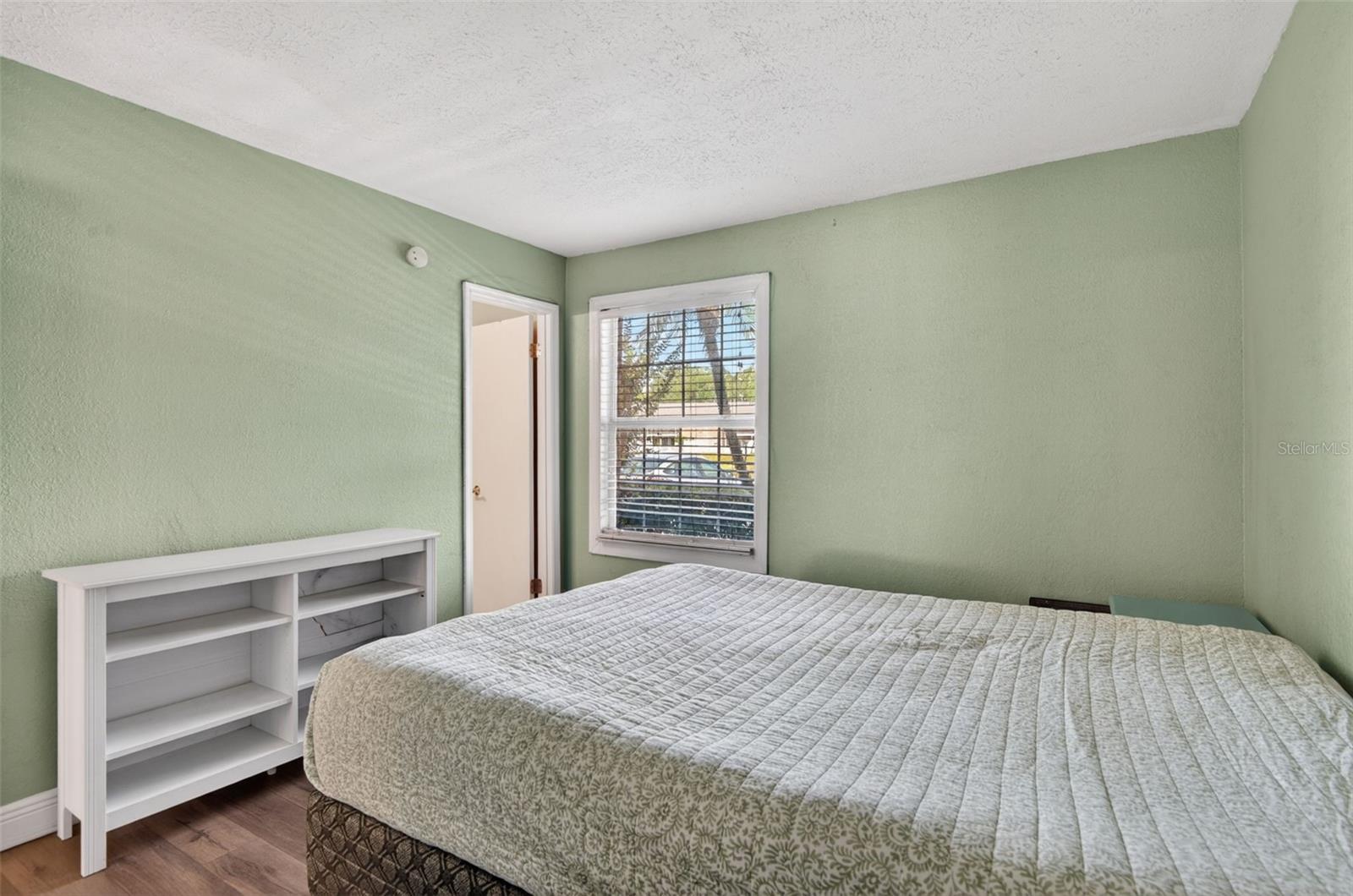 WHISPERING OAKS - Residential