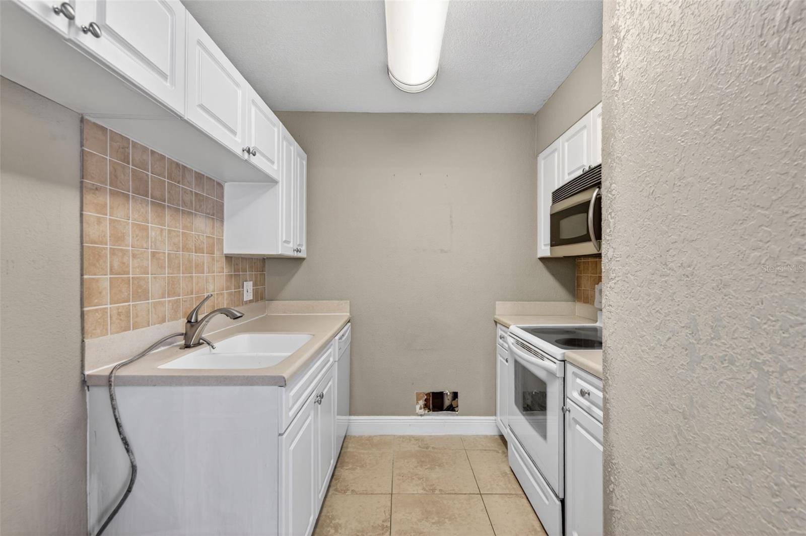 WHISPERING OAKS - Residential