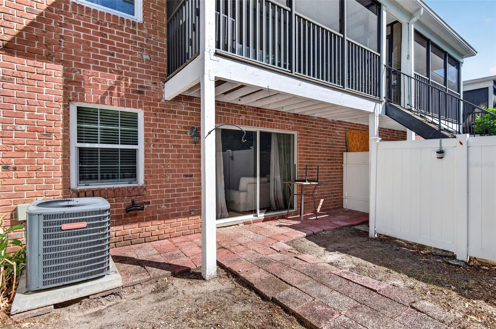 WHISPERING OAKS - Residential