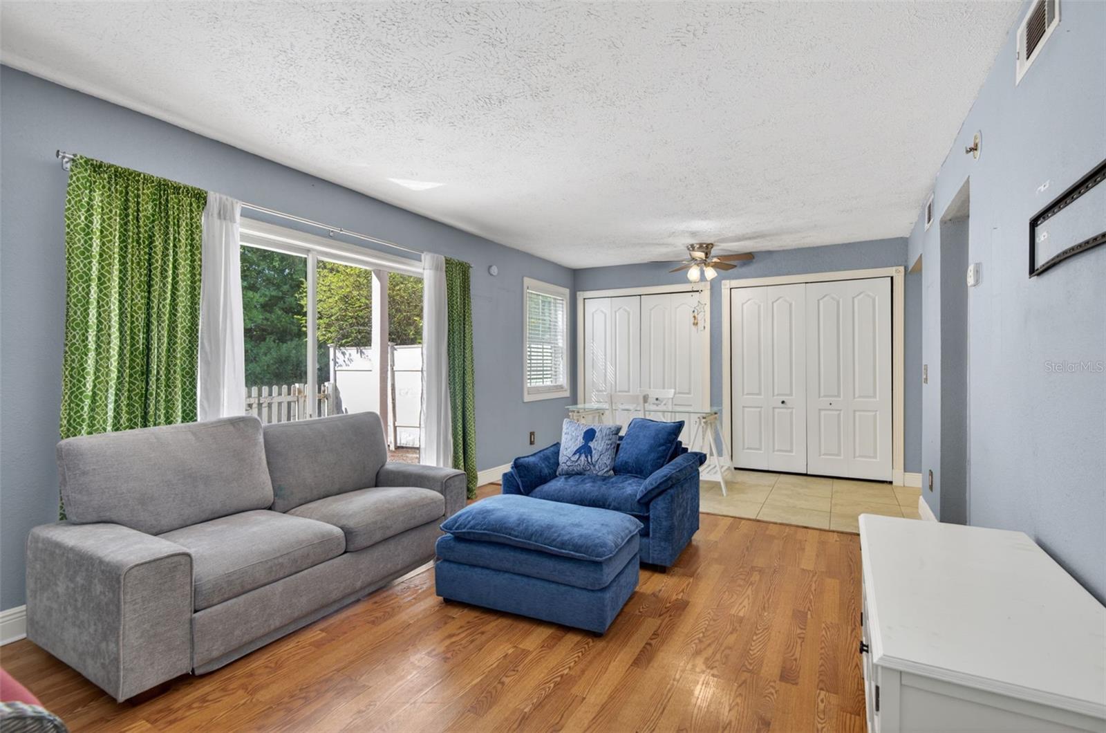 WHISPERING OAKS - Residential