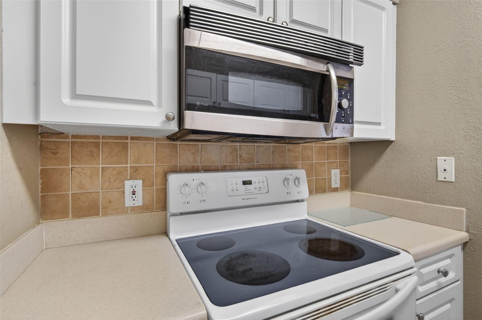 WHISPERING OAKS - Residential