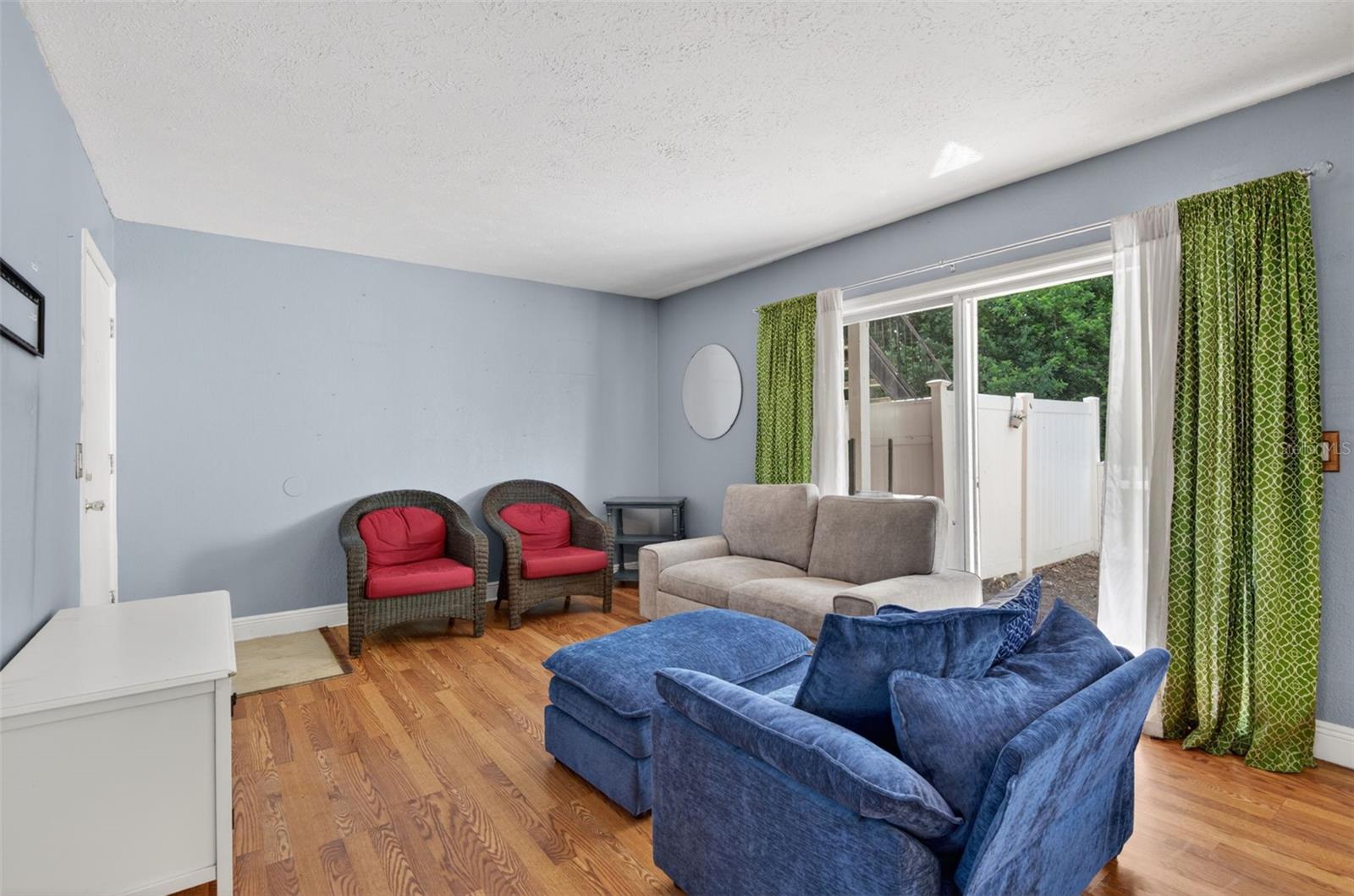 WHISPERING OAKS - Residential
