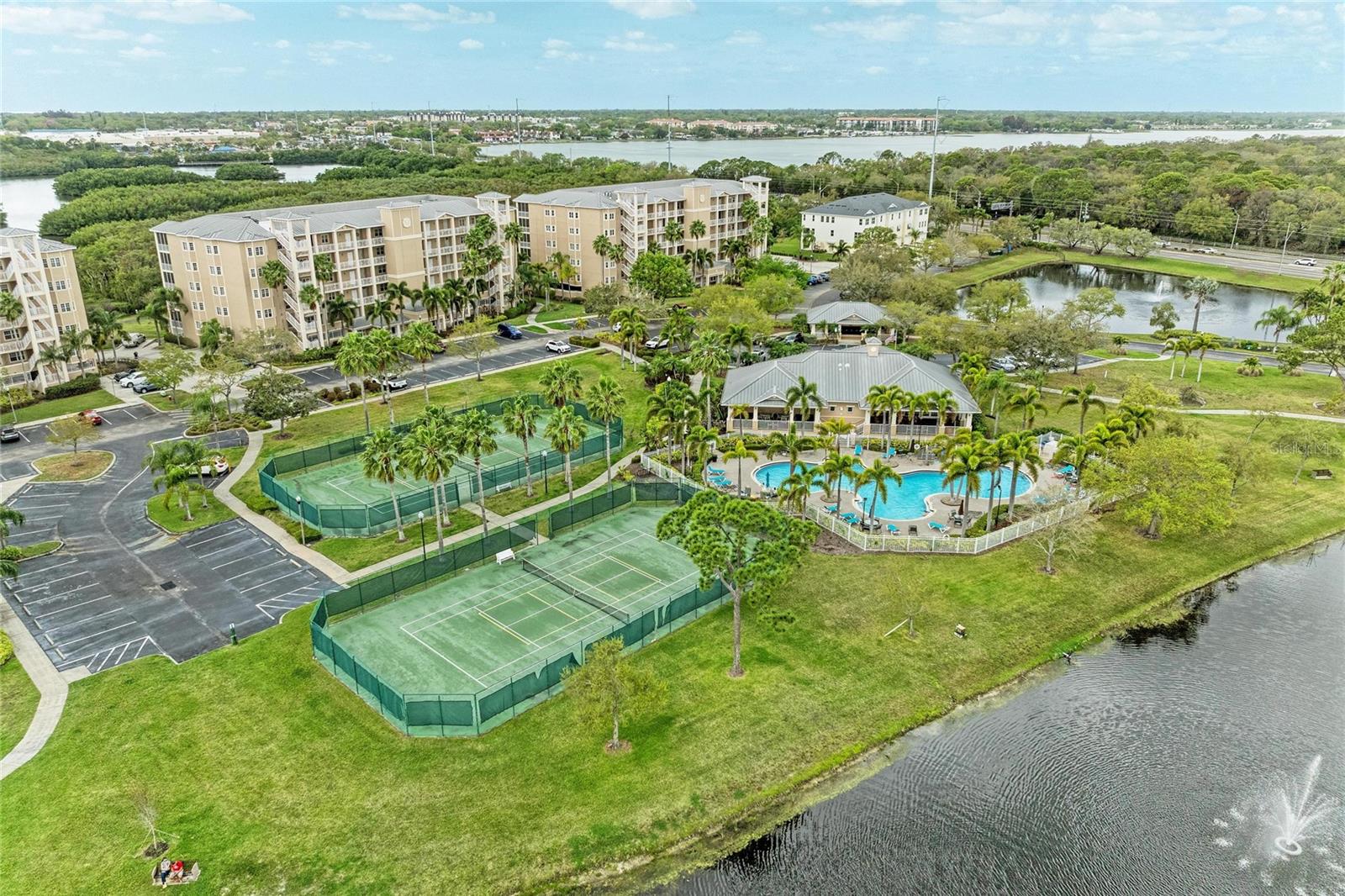 SEMINOLE ISLE TWNHMS - Residential