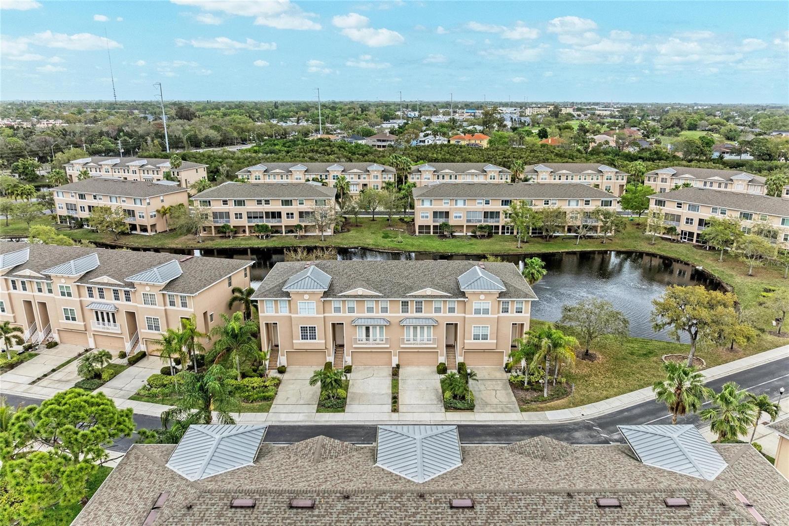 SEMINOLE ISLE TWNHMS - Residential