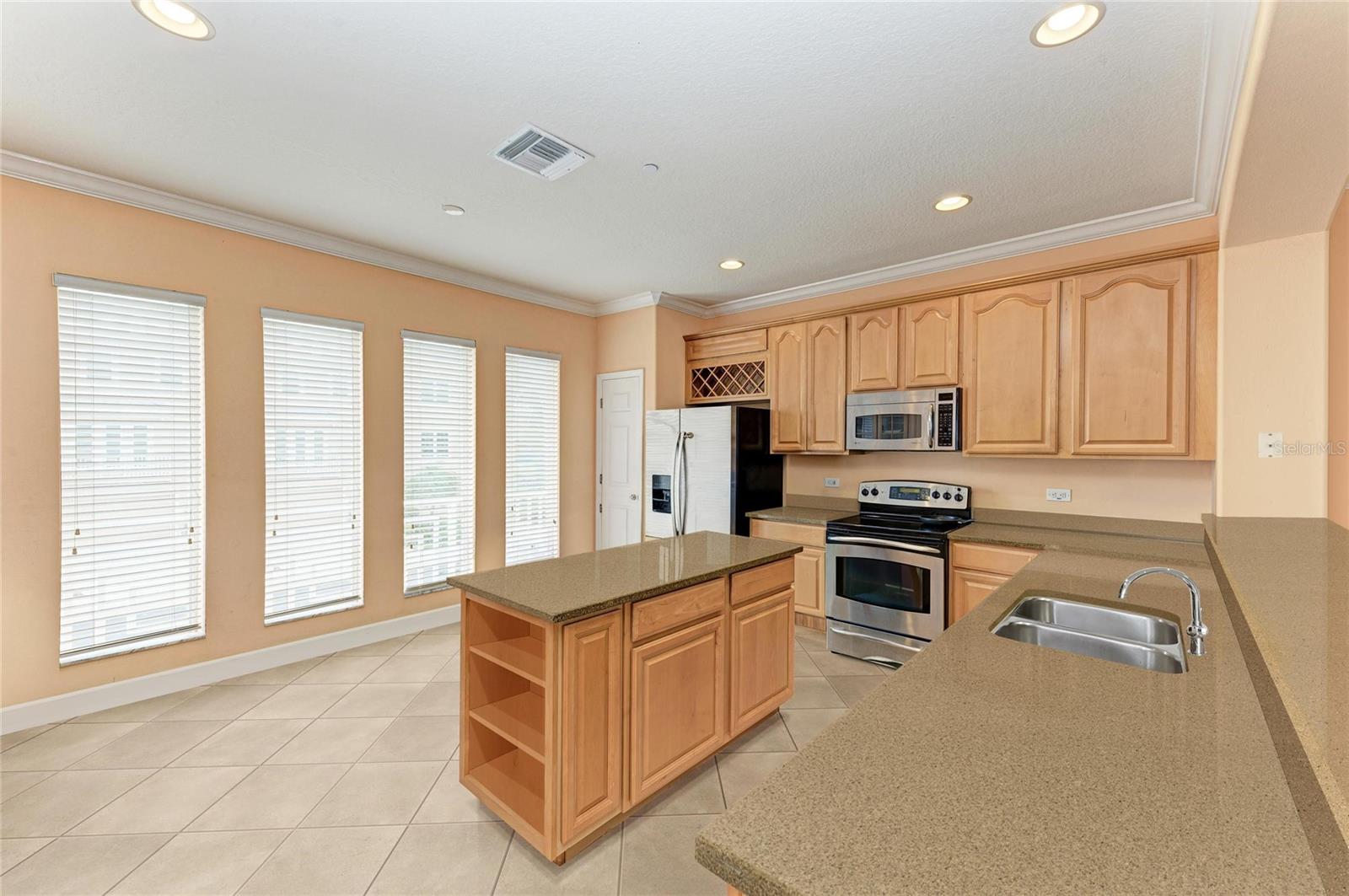 SEMINOLE ISLE TWNHMS - Residential