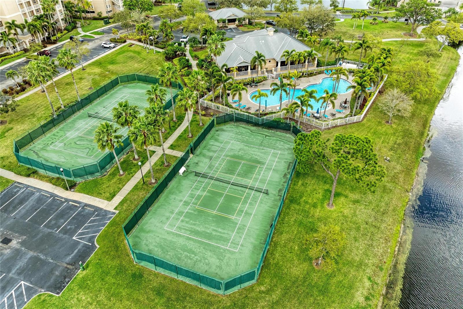 SEMINOLE ISLE TWNHMS - Residential