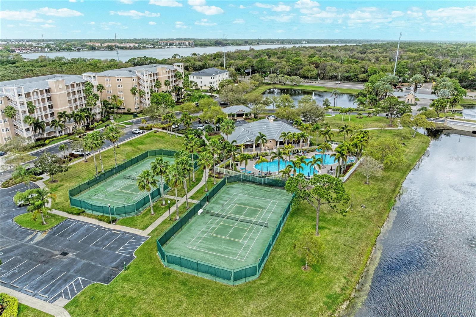 SEMINOLE ISLE TWNHMS - Residential