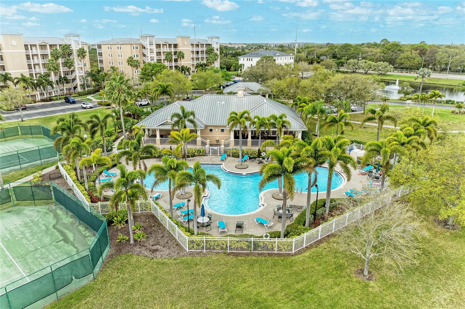 SEMINOLE ISLE TWNHMS - Residential