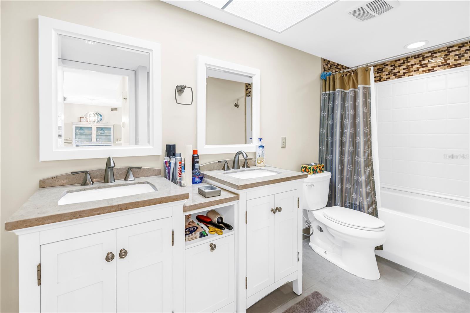 BAYWAY ISLES POINT BRITTANY FIVE - Residential