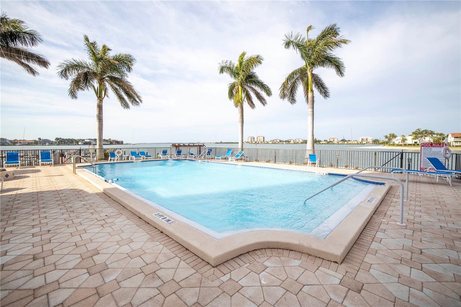 BAYWAY ISLES POINT BRITTANY FIVE - Residential