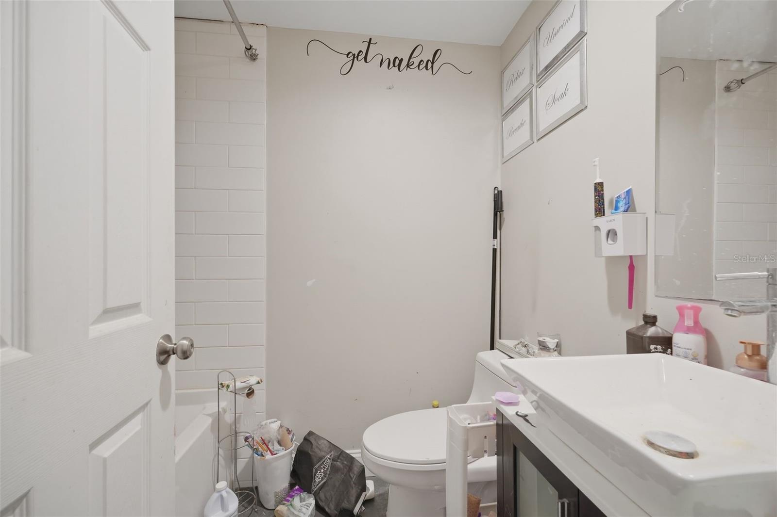 01137 HILLCREST UNIT 04 - Residential