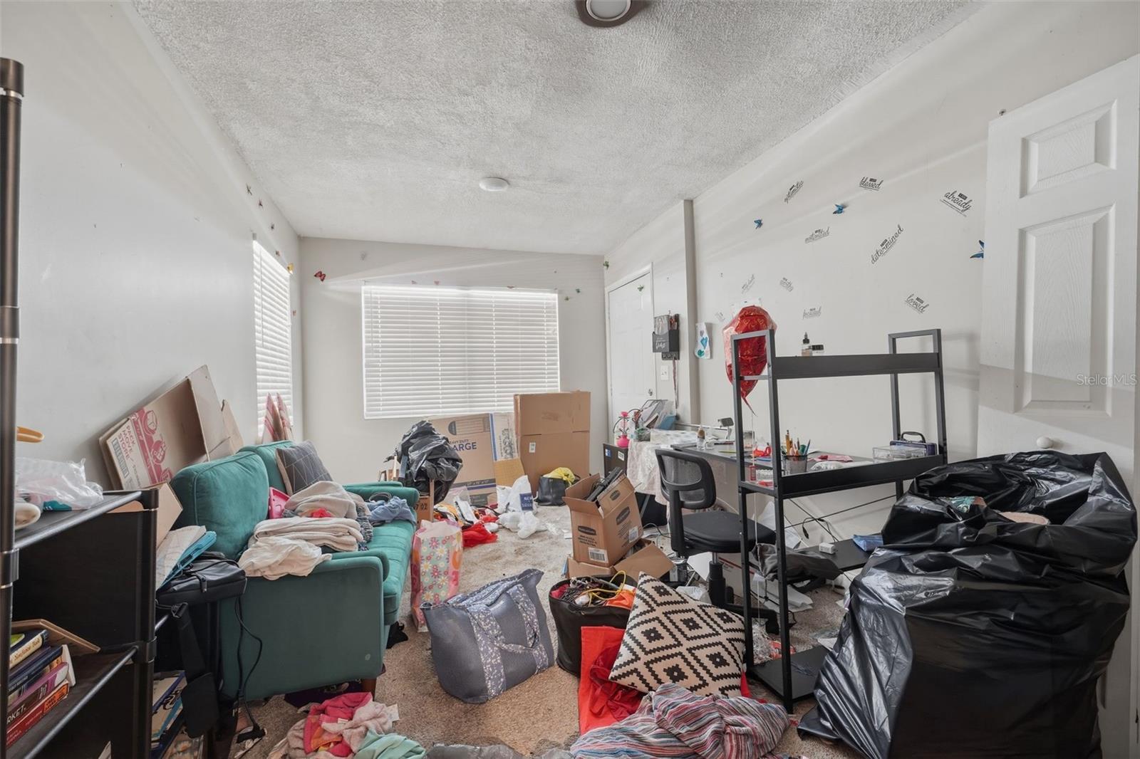 01137 HILLCREST UNIT 04 - Residential