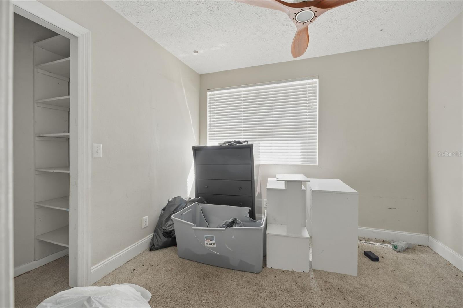 01137 HILLCREST UNIT 04 - Residential