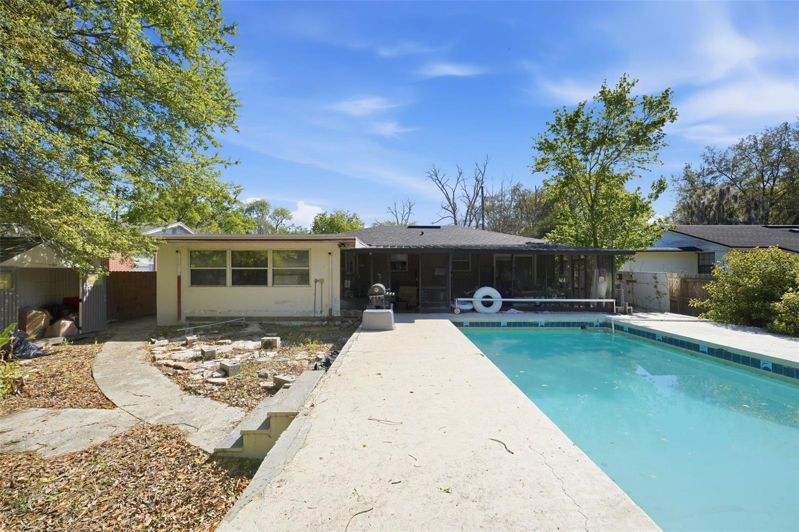 01137 HILLCREST UNIT 04 - Residential