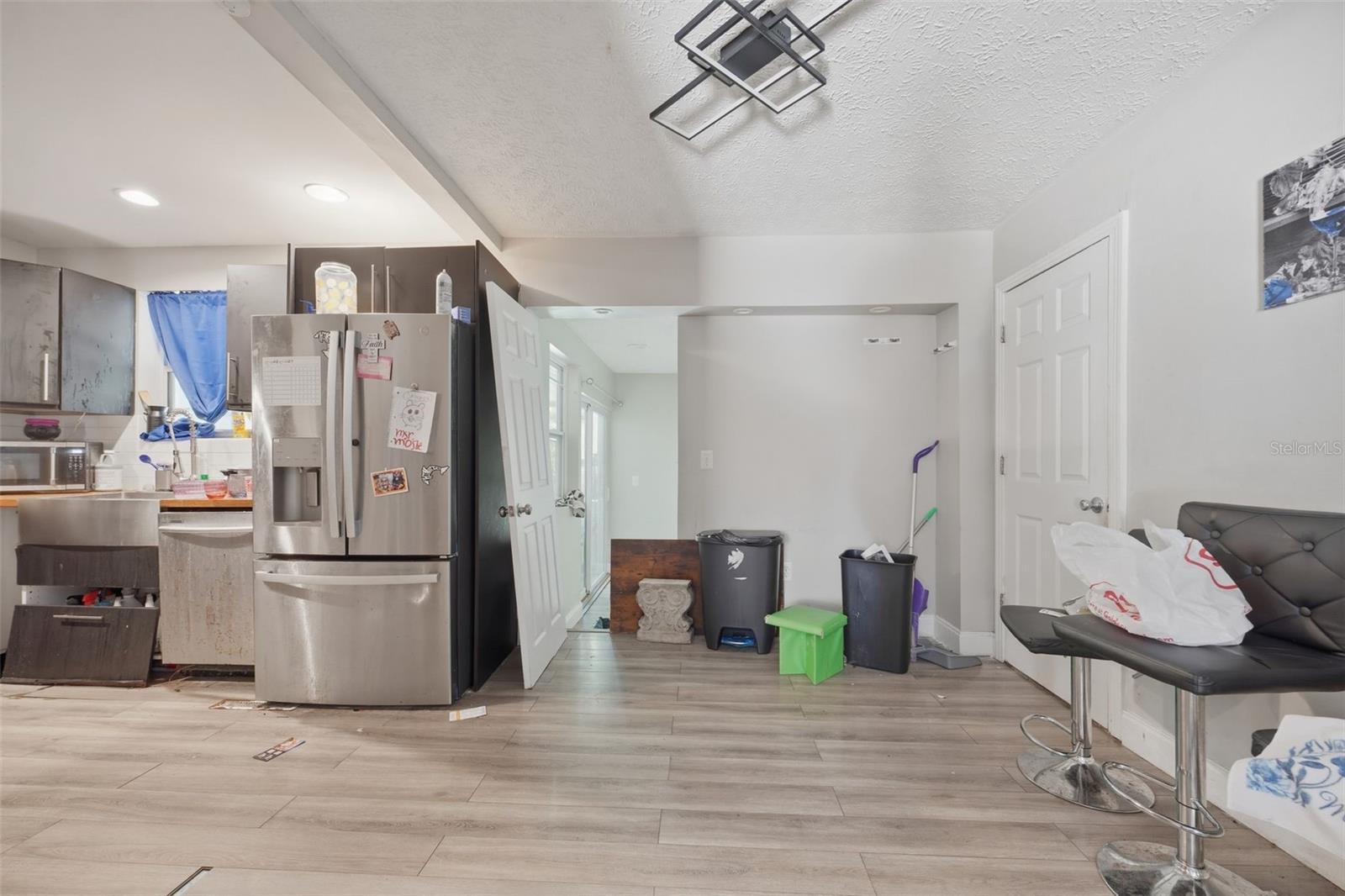 01137 HILLCREST UNIT 04 - Residential