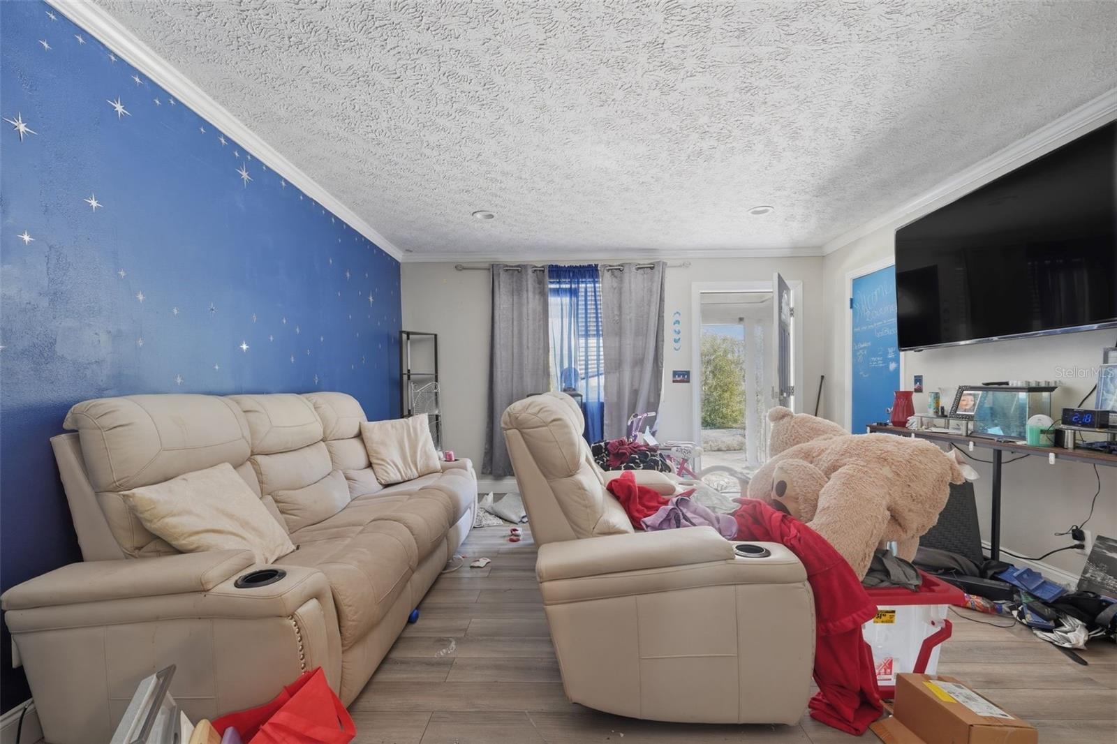 01137 HILLCREST UNIT 04 - Residential