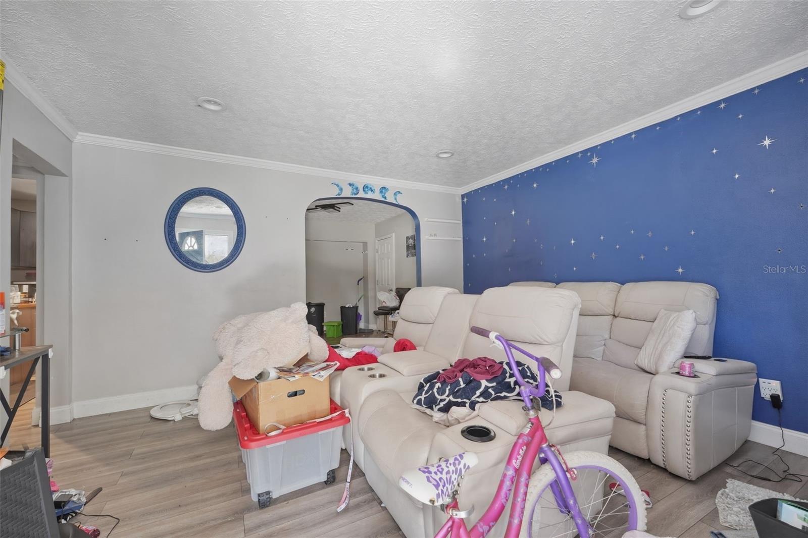 01137 HILLCREST UNIT 04 - Residential