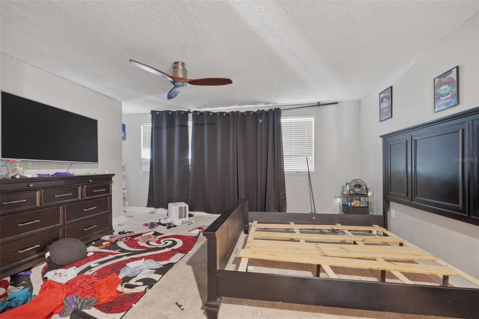 01137 HILLCREST UNIT 04 - Residential